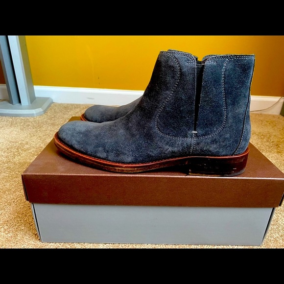 Size 8 - Picture 2 of 3